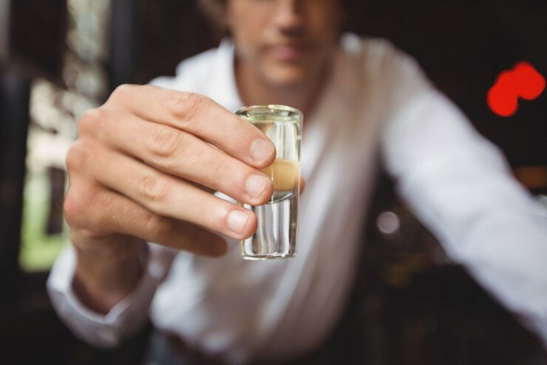 «Разные виды суррогатного алкоголя»: врач Неронов назвал самое вредное для здоровья спиртное «Разные виды суррогатного алкоголя»: врач Неронов назвал самое вредное для здоровья спиртное